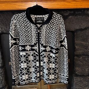 Sportcool size large fit medium US Nordic Patterned Black White Cardigan sweater